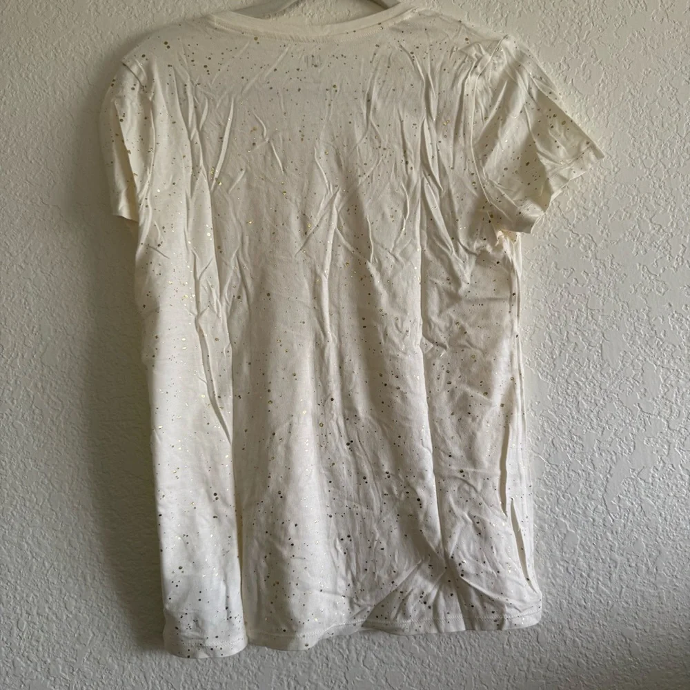 NWT GAP Women's Favorite Tee Cream V-Neck Top with gold details - Picture 3 of 4